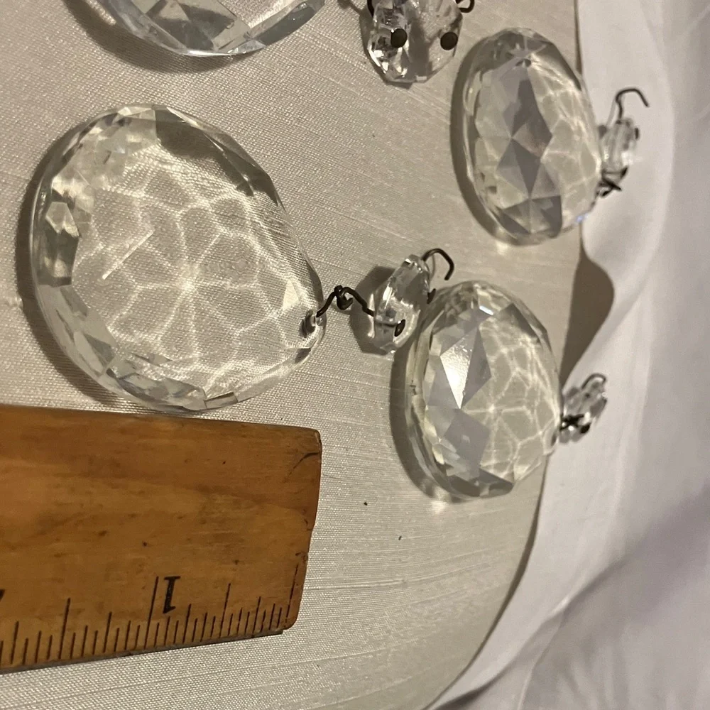 Set of 12. Vintage glass crystals 1.5” with hangers from older chandelier no - Picture 9 of 9